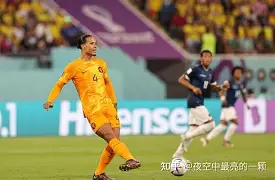 球场上的较量,每一粒进球都是全队拼搏的成果(球场中拼尽全力进攻) 球场上的较量,每一粒进球都是全队拼搏的成果(球场中拼尽全力进攻)